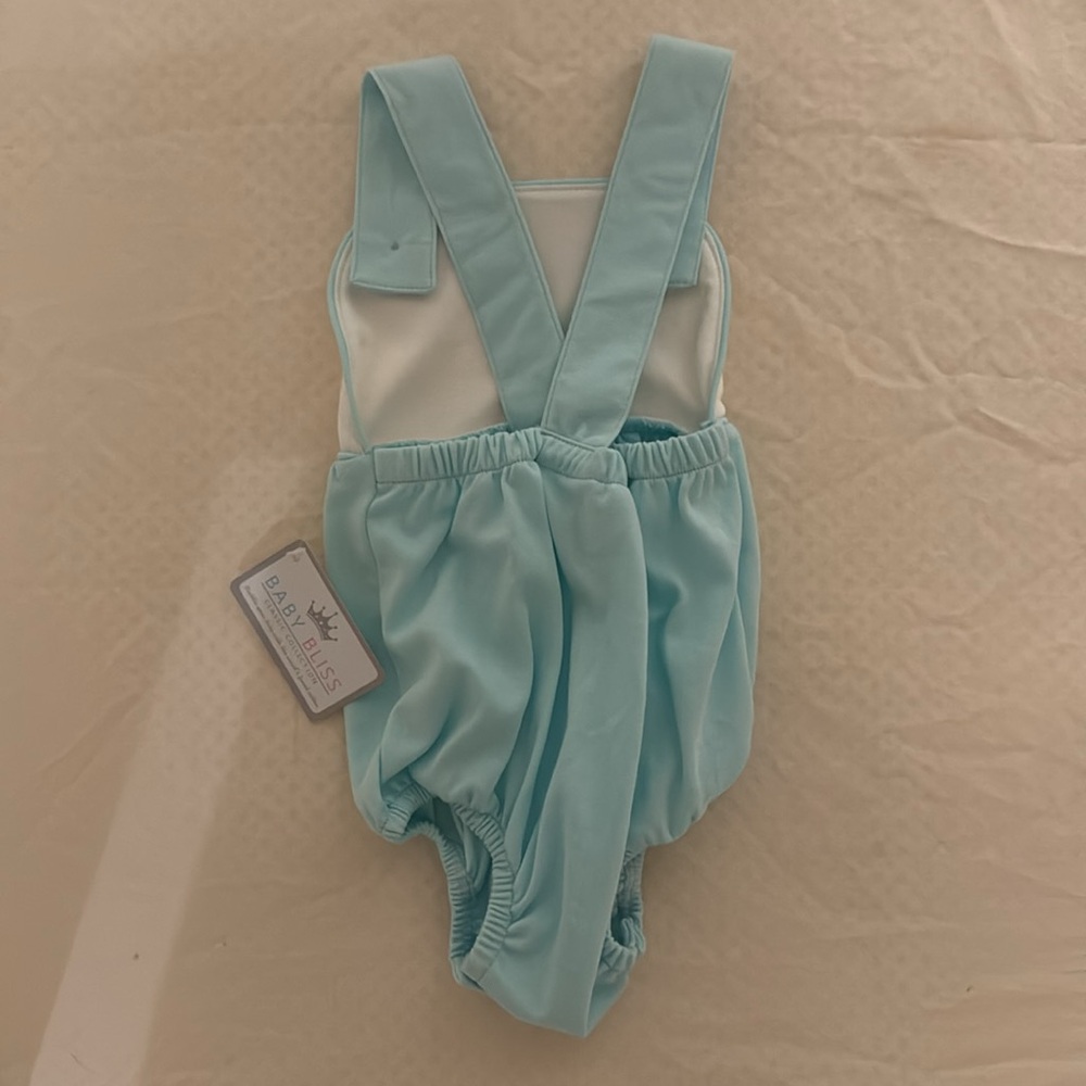 Outfit - Picture 2 of 2
